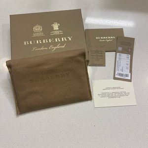 Burberry coin wallet w/ 5 credit card slots